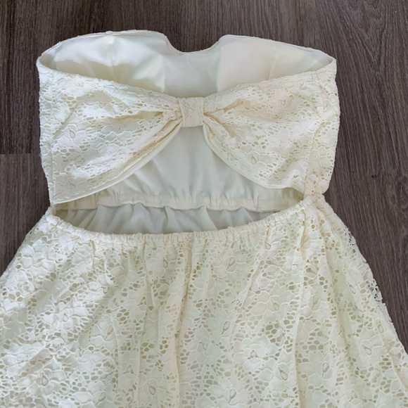 Lace strapless dress with bow cut out detail on the back - Picture 2 of 4